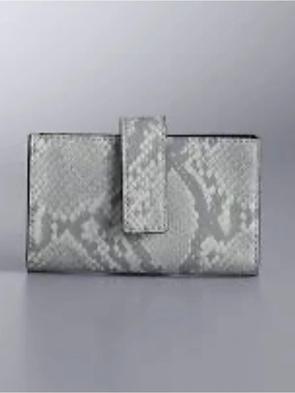 NEW Gray Snakeskin-Pattern Card Holder Wallet- Simply Vera Vera Wang, RFID